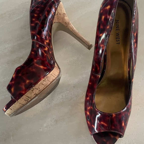 Beautiful snake skin fiery Nine West heels - Picture 2 of 4